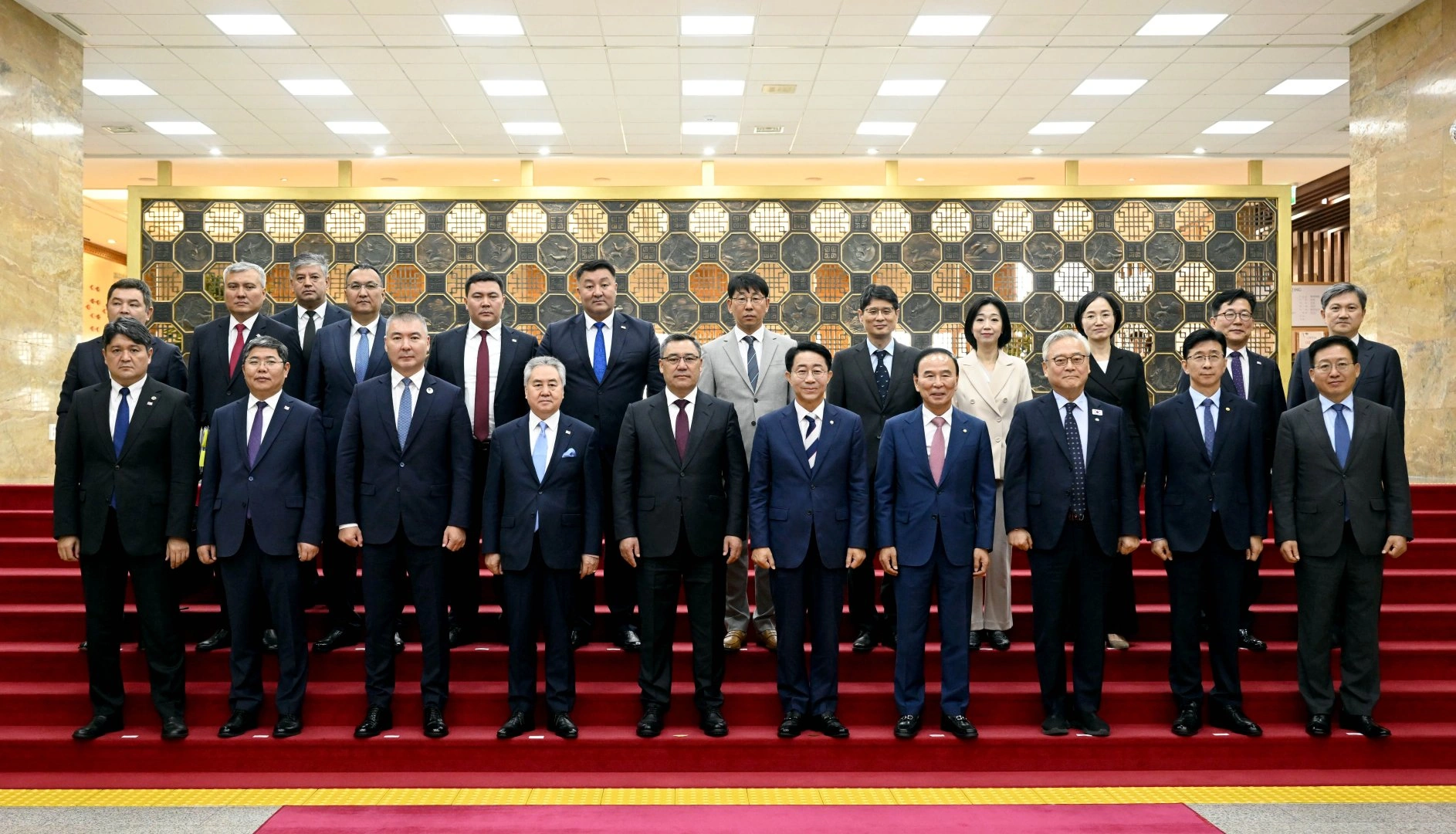 Kyrgyzstan proposes to intensify parliamentary contacts with South Korea