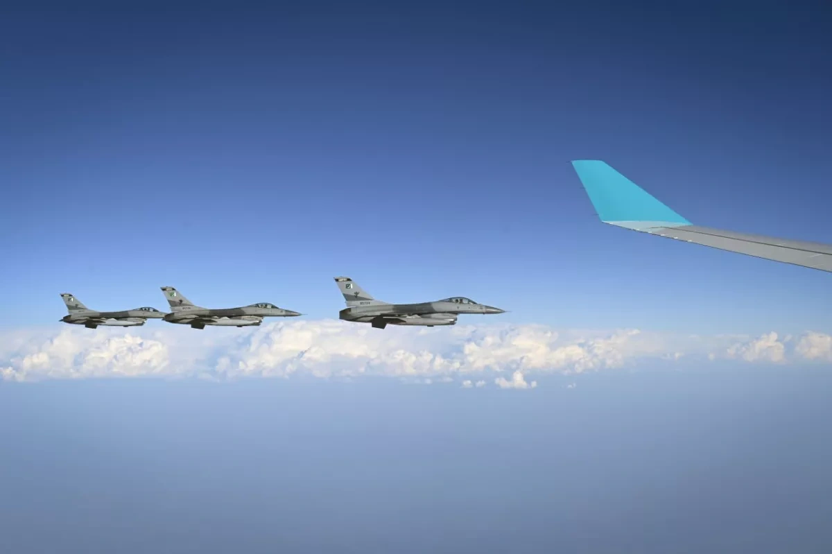 Pakistani jets escorted Kazakh president's plane on state visit PHOTO