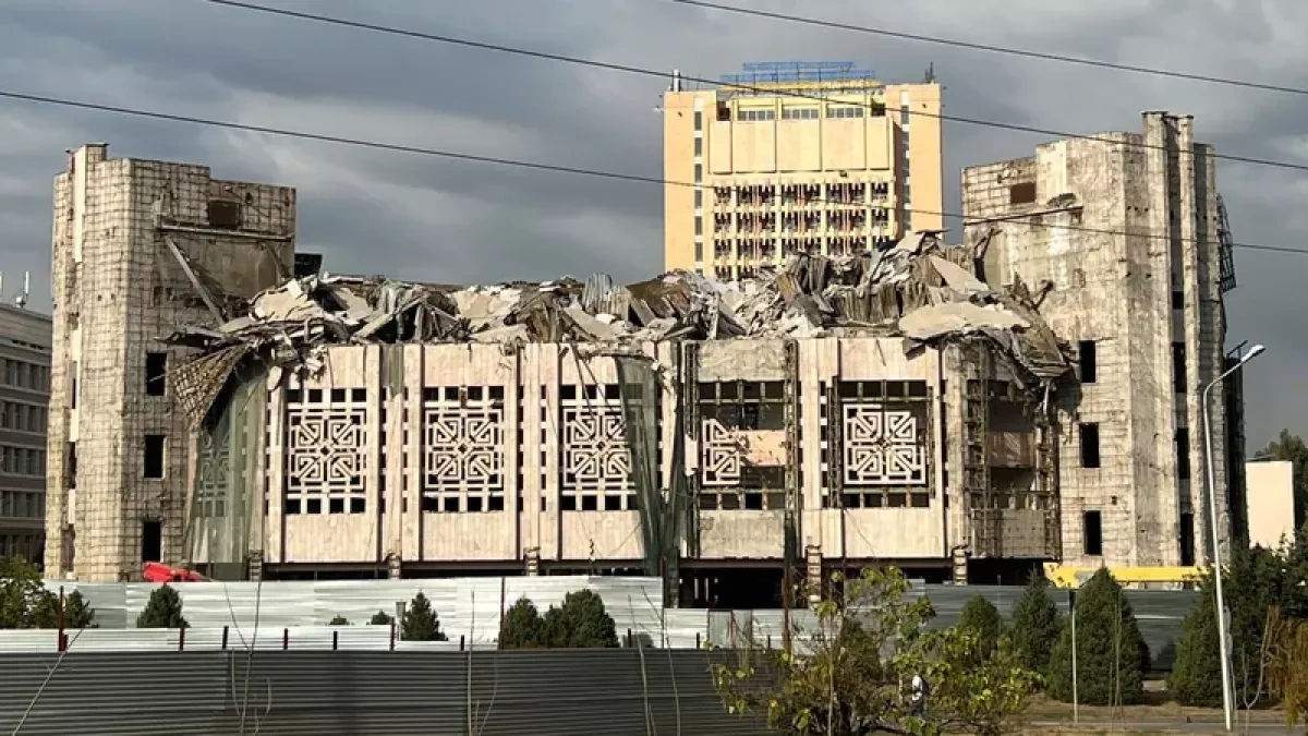 Roof of students’ palace collapses in Almaty PHOTO