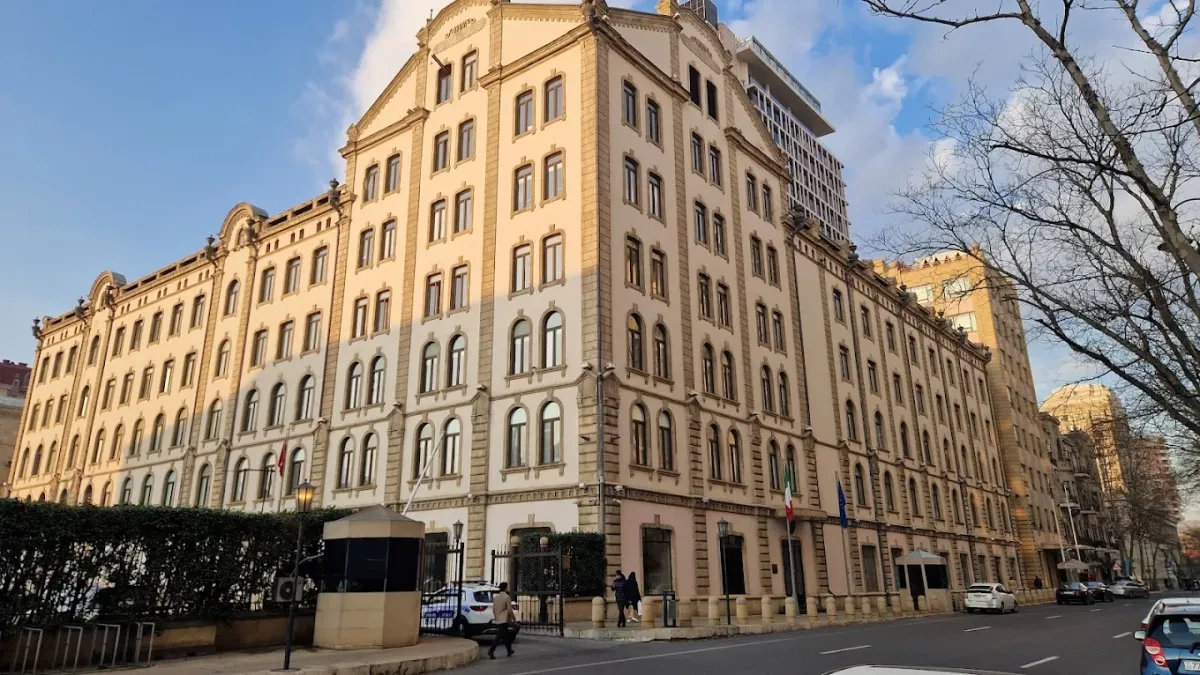 UK Embassy in Baku pays condolences to families of AZAL crash victims PHOTO