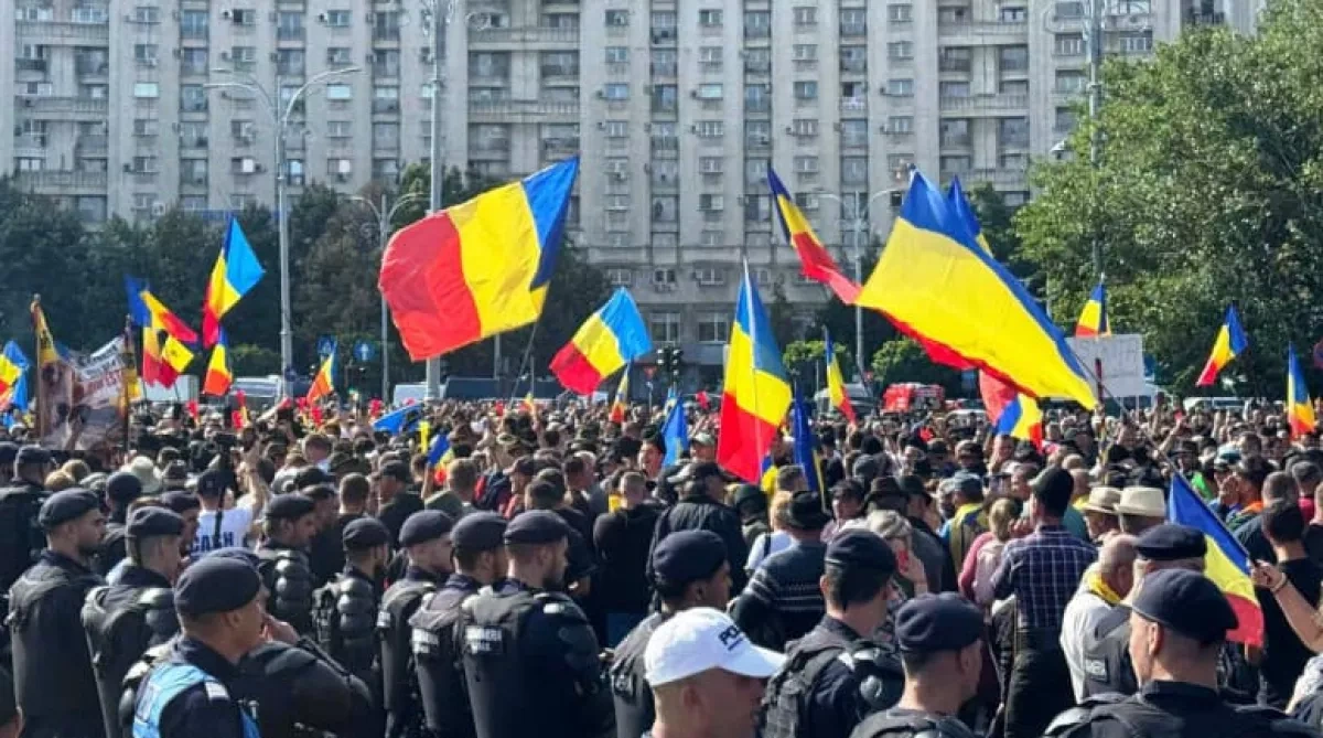 Police use tear gas as clashes erupt at farmers’ protest in Bucharest