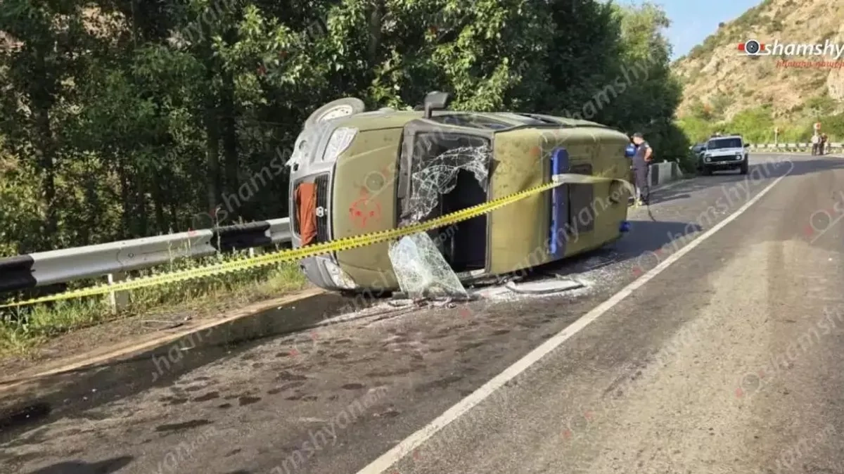 Armenian Defence Ministry ambulance crashes, one injured