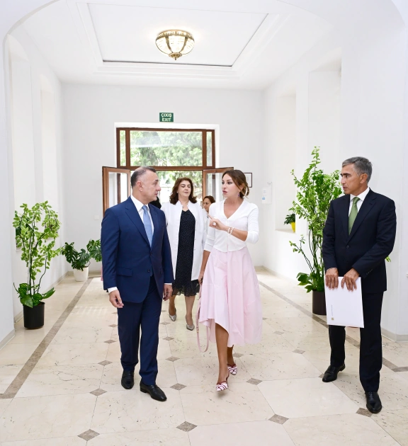 First Vice-President Mehriban Aliyeva, her daughters Leyla Aliyeva and Arzu Aliyeva visit the Scientific Research Institute of Pediatrics (PHOTO)