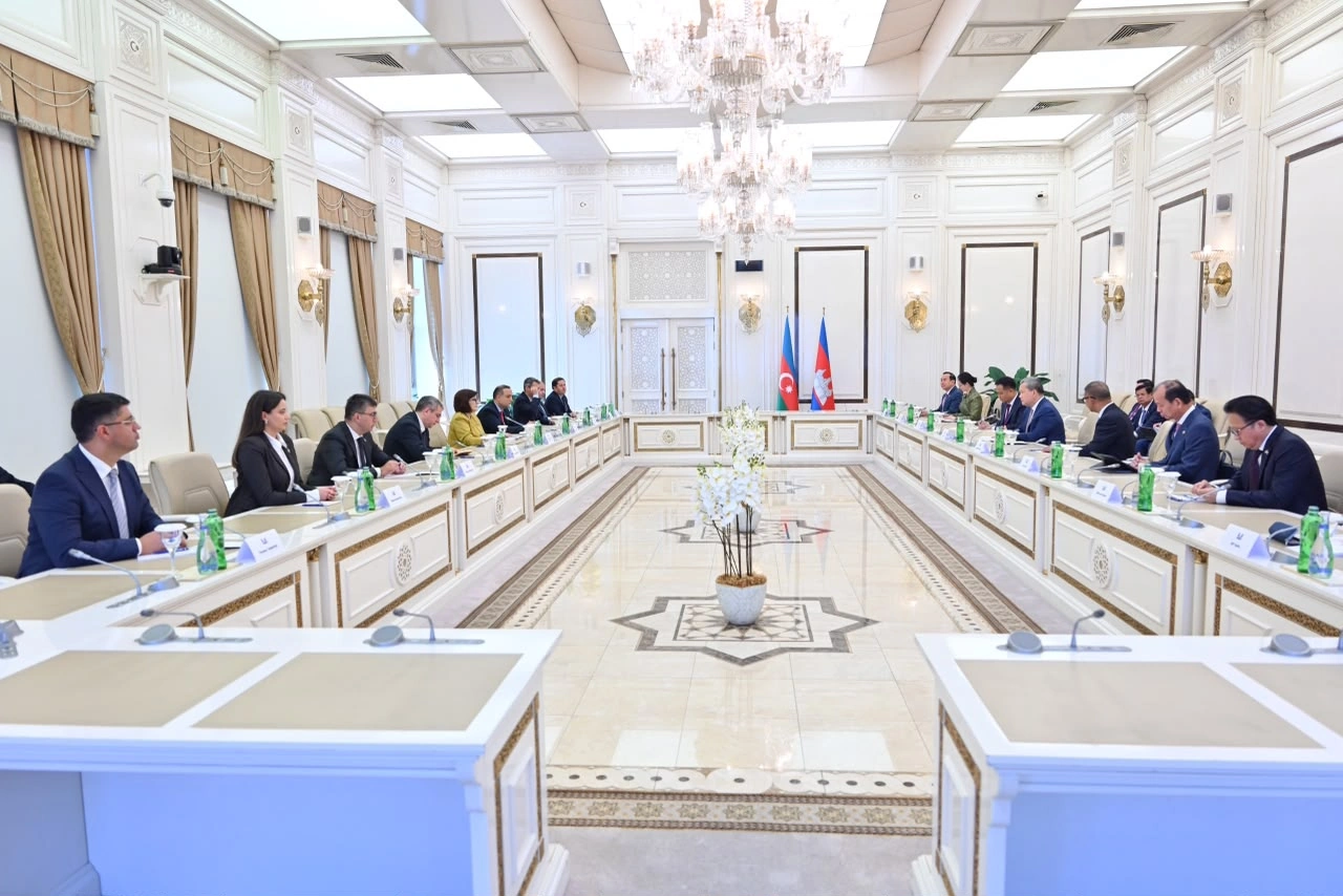 Azerbaijan, Cambodia discuss cooperation in global organizations (PHOTO)