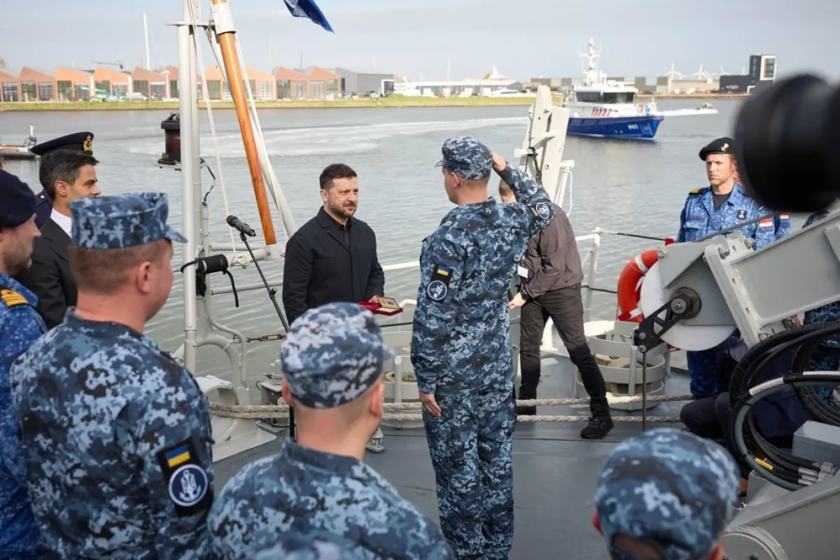 Zelenskyy, Dutch PM visit Ukrainian troops training on mine countermeasure vessel PHOTO
