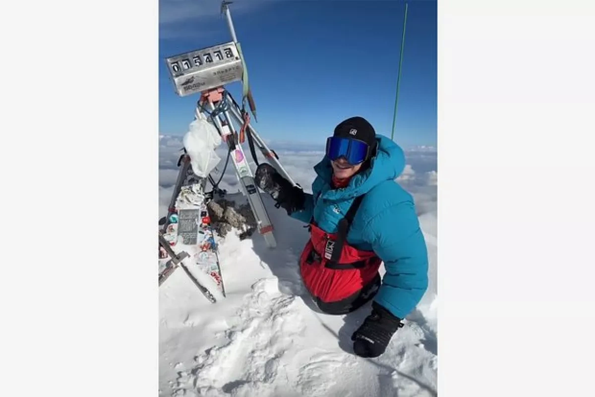 Russian man without legs conquers both peaks of Mount Elbrus