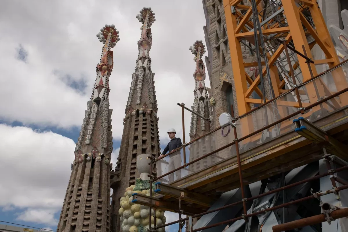 Sagrada Família reaches final height with Tower of Jesus Christ PHOTO