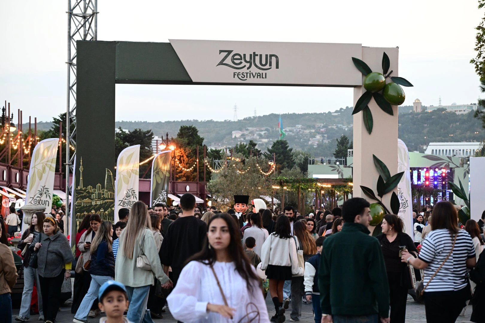 Pop stars take stage at Baku Olive Festival (PHOTO)