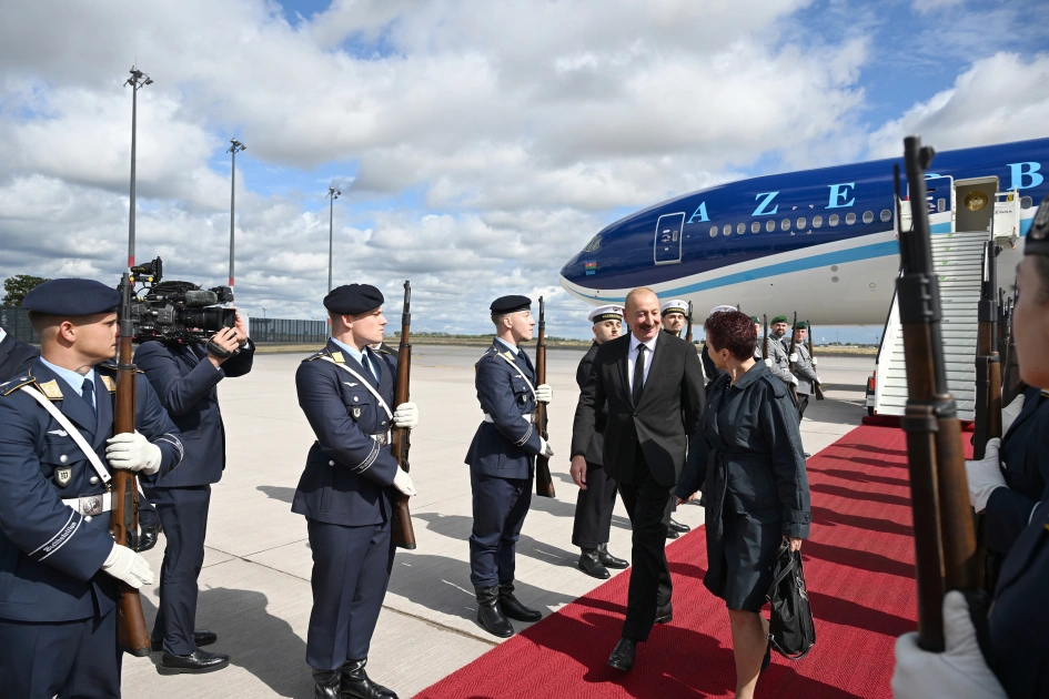 President Ilham Aliyev arrives in Germany on official visit (PHOTO)