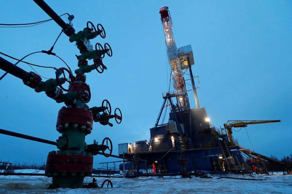 EU moves to end Hungary, Slovakia exemptions on Russian oil imports