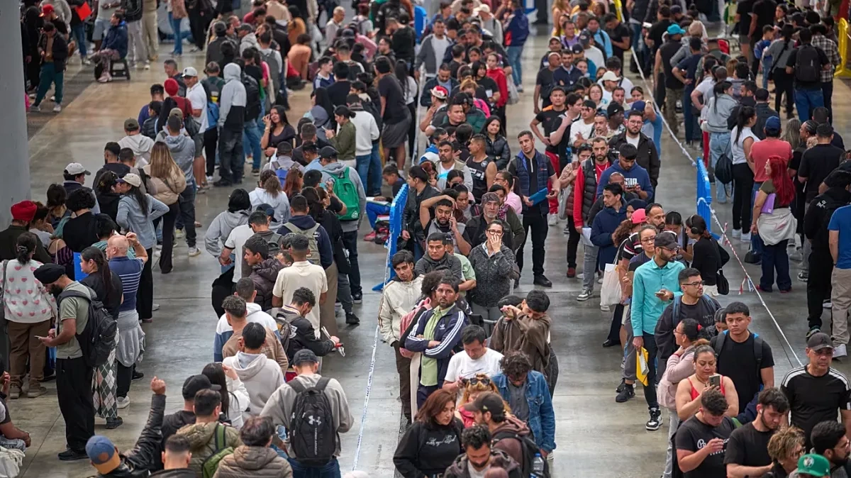 Spain’s migrant legalisation program draws 130,000 applications in one week