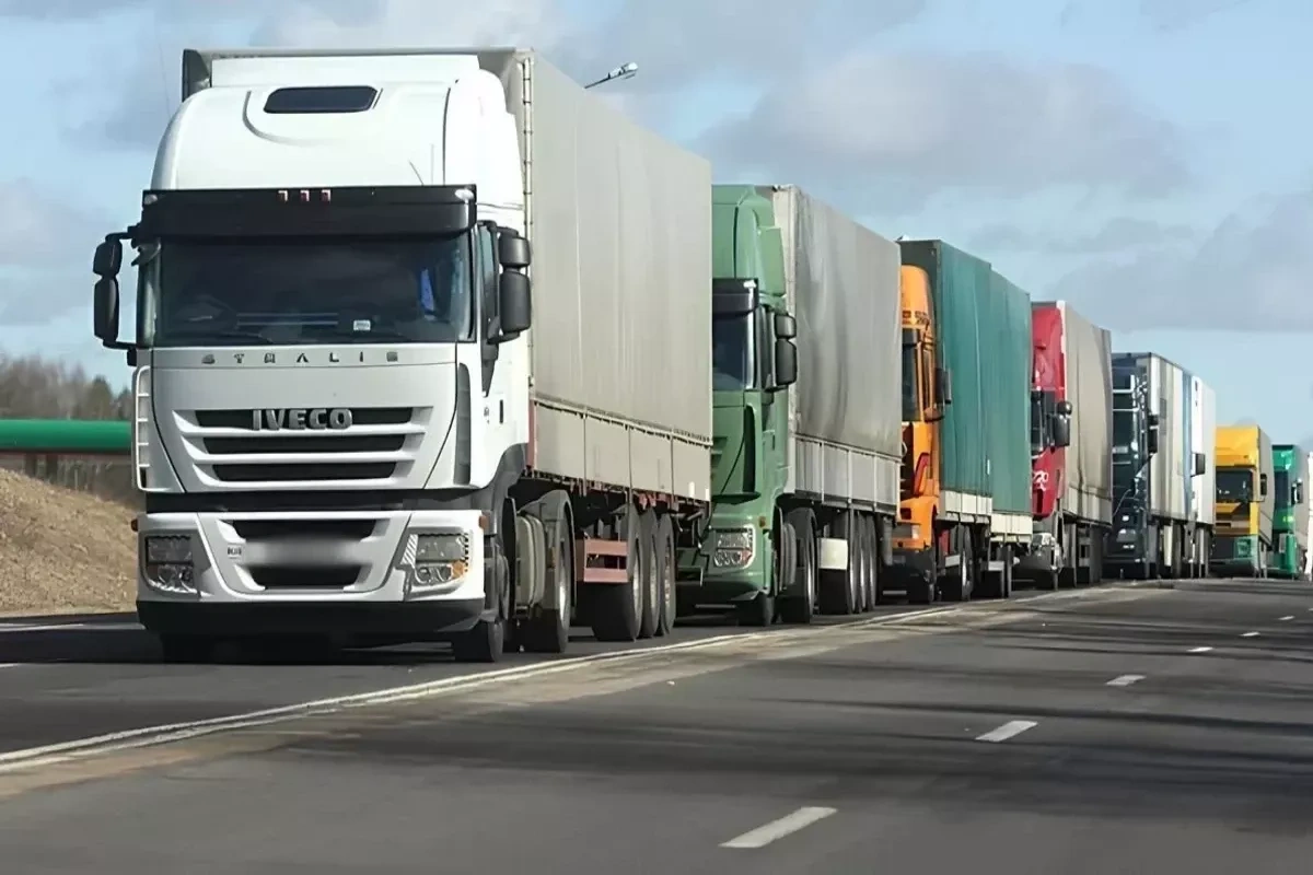 Truck queue surges at Azerbaijan-Georgia border crossing