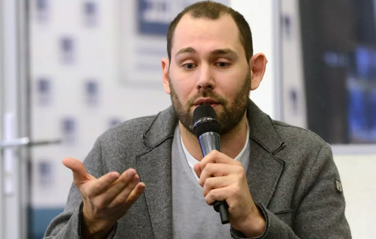 Russian comedian faces up two-year jail over missing "foreign agent" label