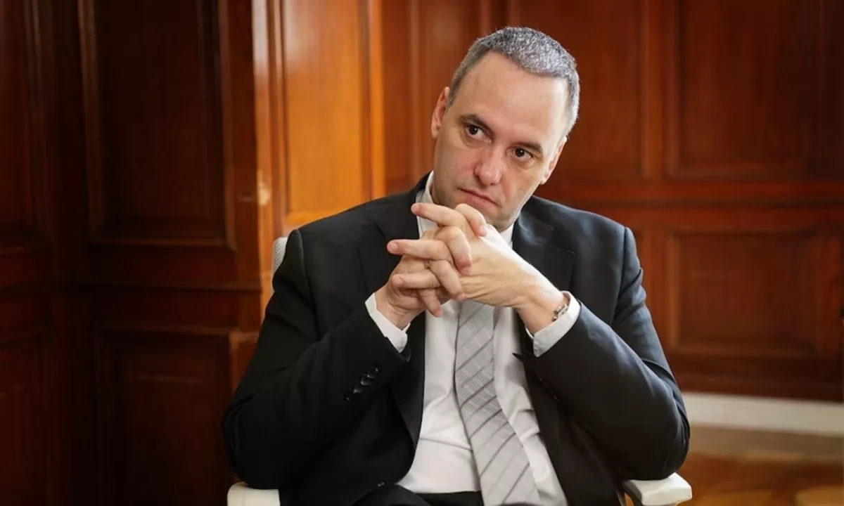 Argentina’s cabinet chief resigns amid corruption scandal