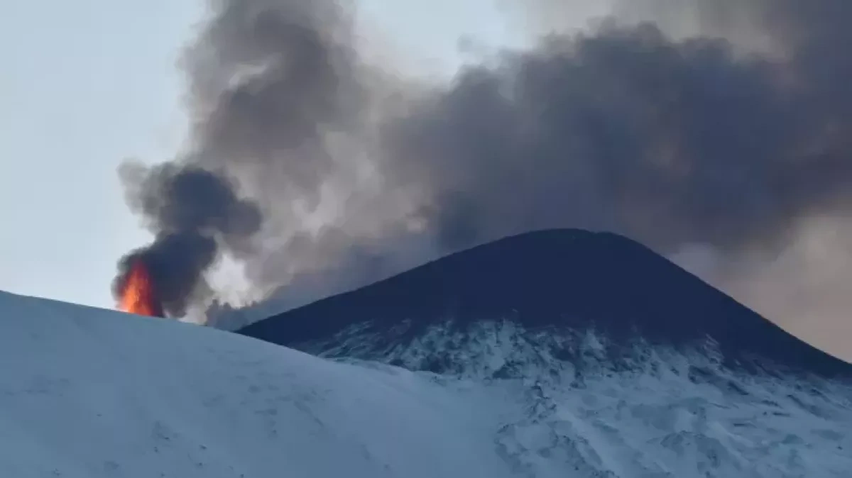 Italy's Etna volcano erupts, lava fountain reaches 400 metres
