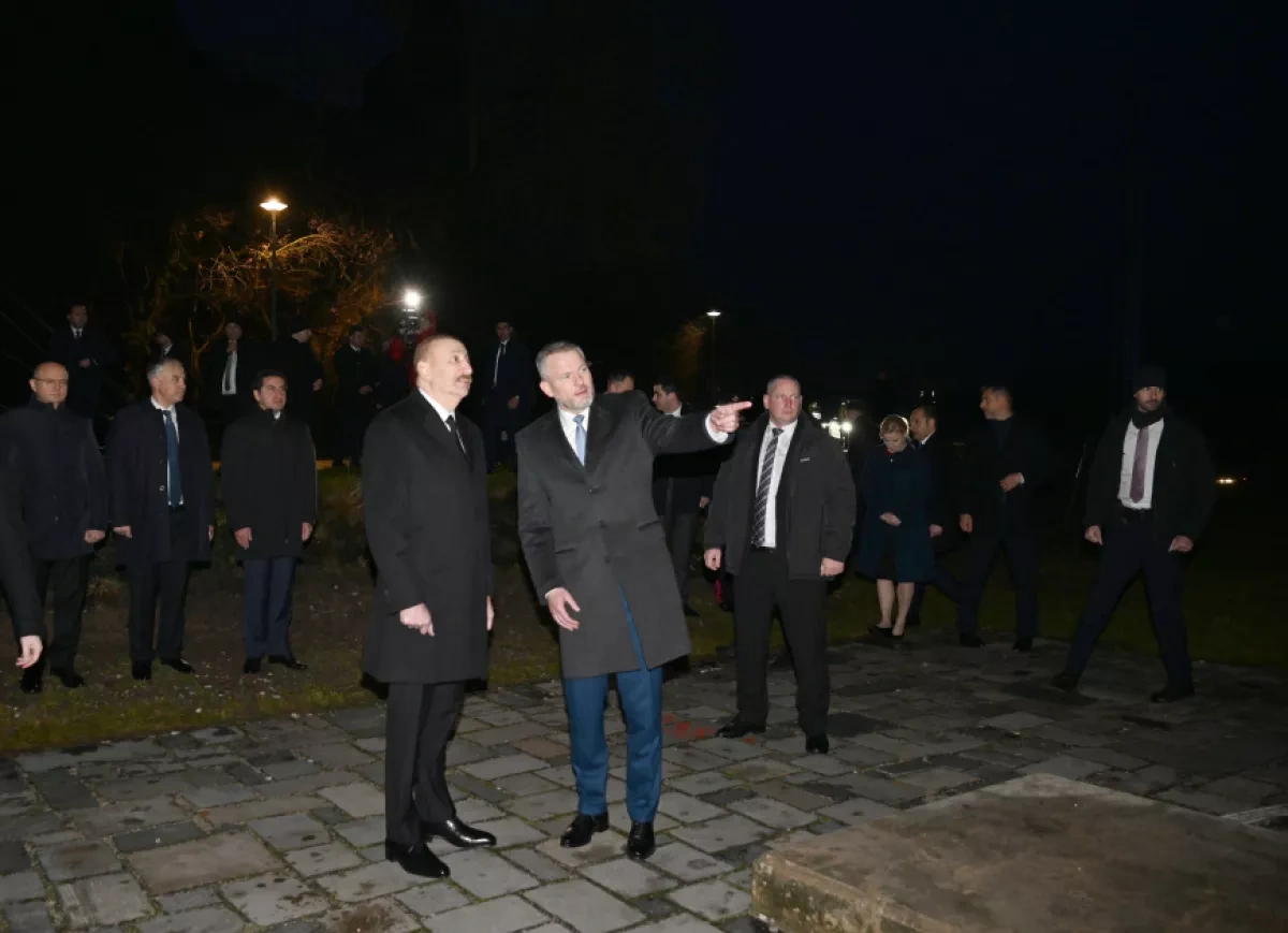 Azerbaijani, Slovak presidents honour victims at Gate of Freedom Memorial PHOTO