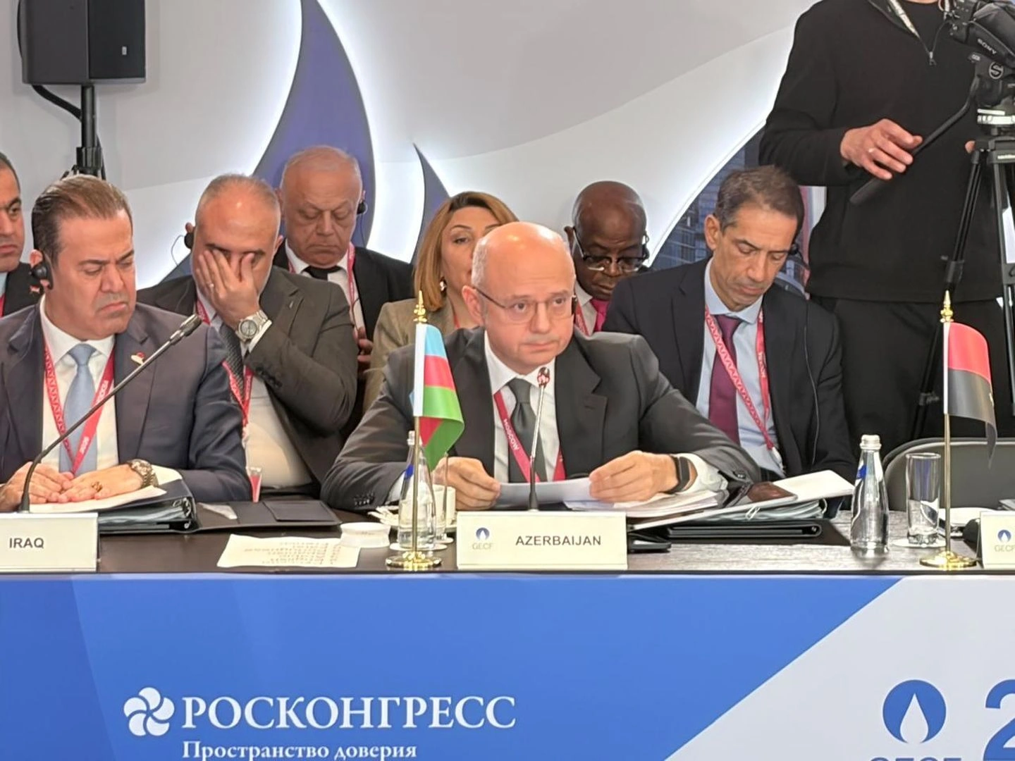 Azerbaijan's minister calls for immediate investment in gas supply (PHOTO)