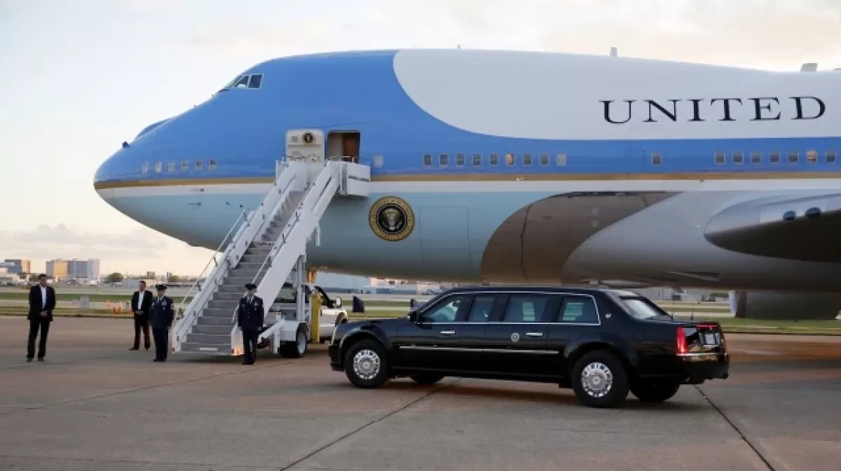 White House staff confiscate Chinese-issued items before Air Force One boarding
