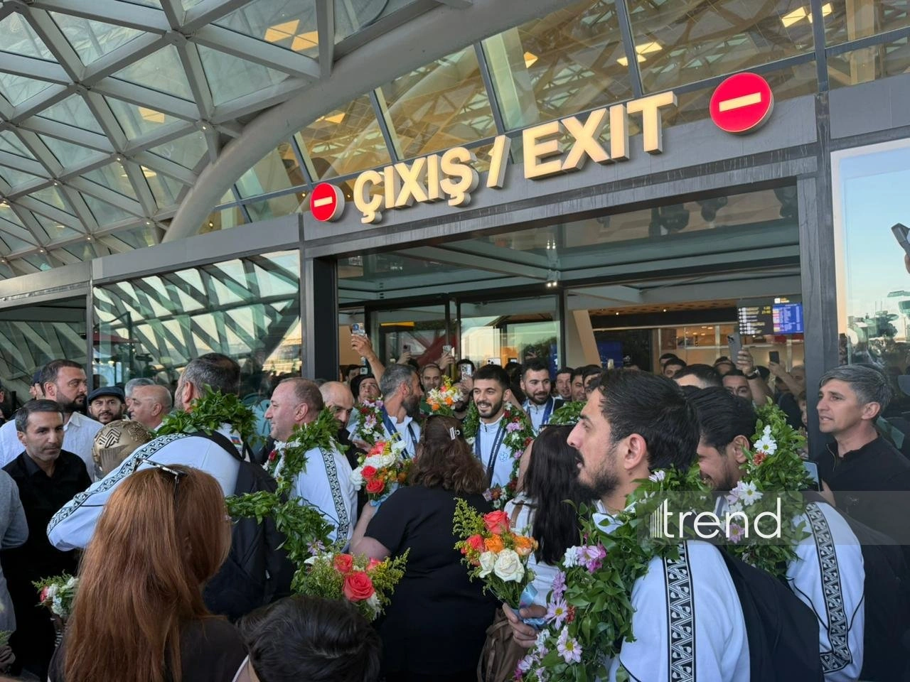 Azerbaijan’s European minifootball champions return home (PHOTO)