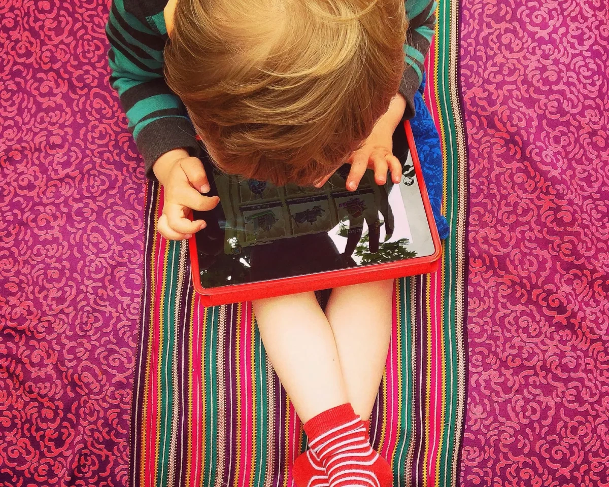 UK government advises strict screen time limits for young children
