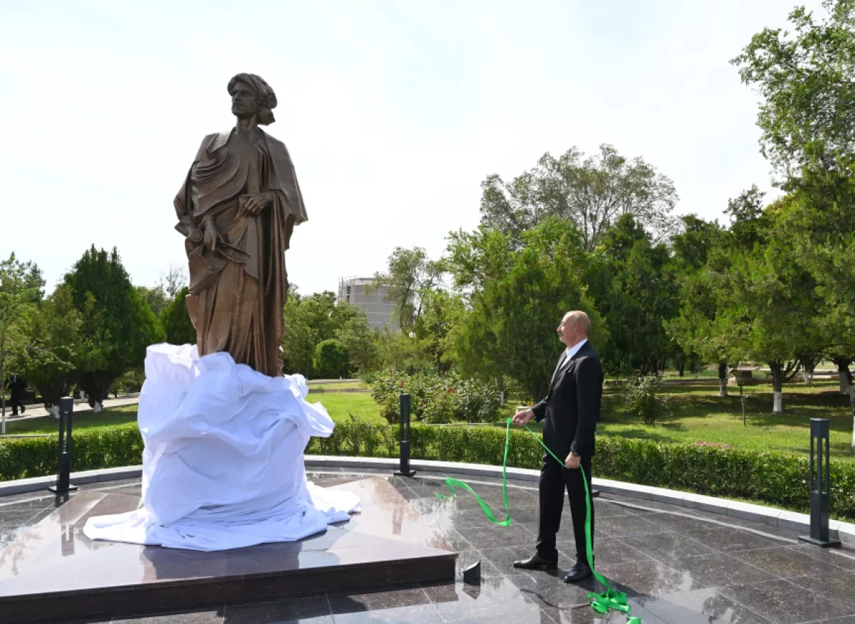President Aliyev unveils monument honoring architect Ajami Nakhchivani PHOTO