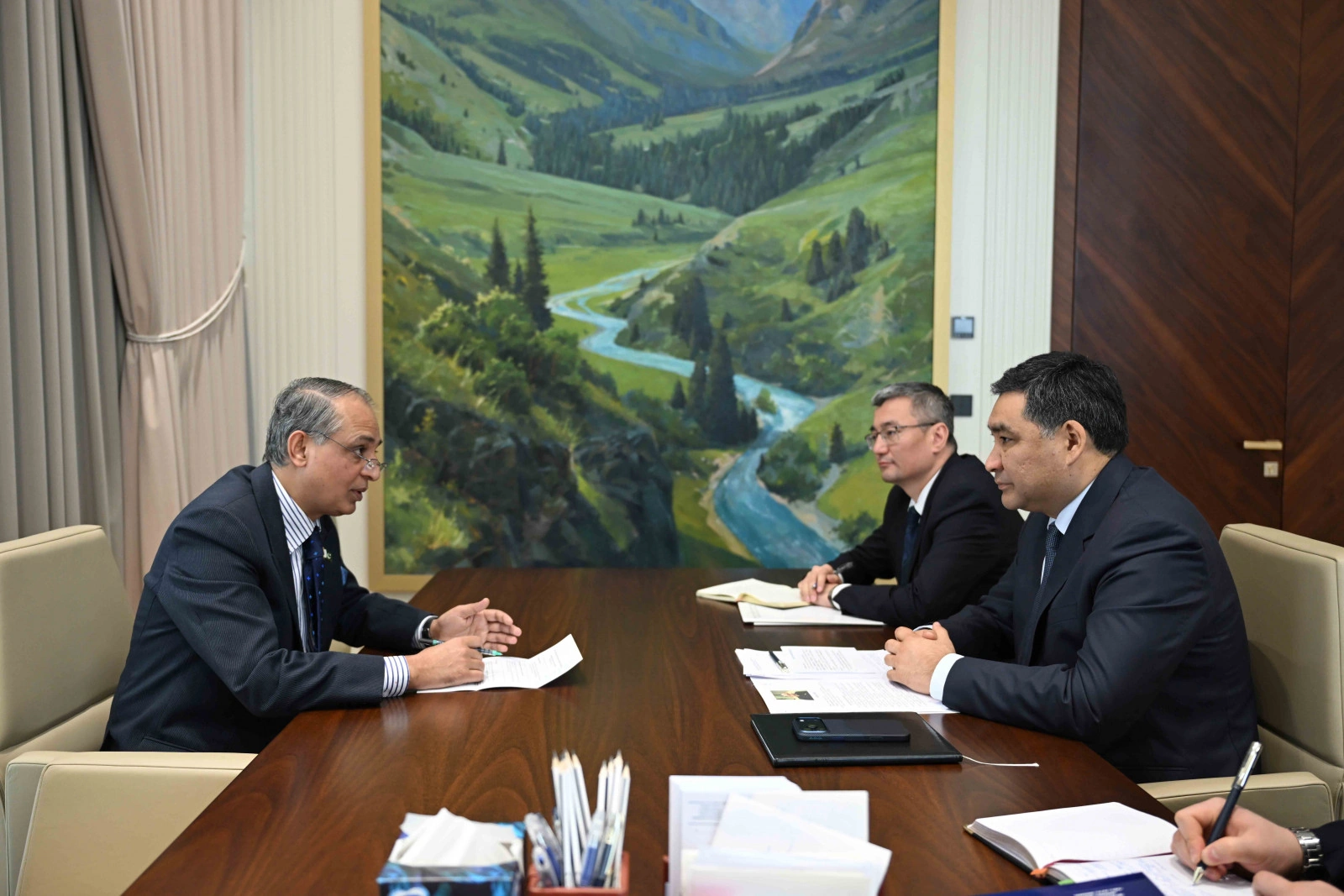 Kyrgyzstan, Pakistan discuss prospects for expanding bilateral links