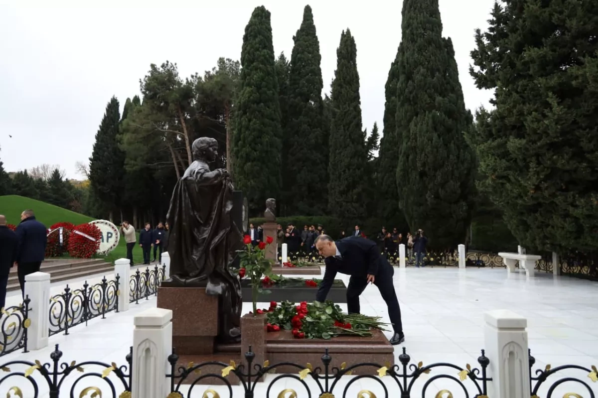 Azerbaijani top officials honour memory of National Leader Heydar Aliyev PHOTO/VIDEO