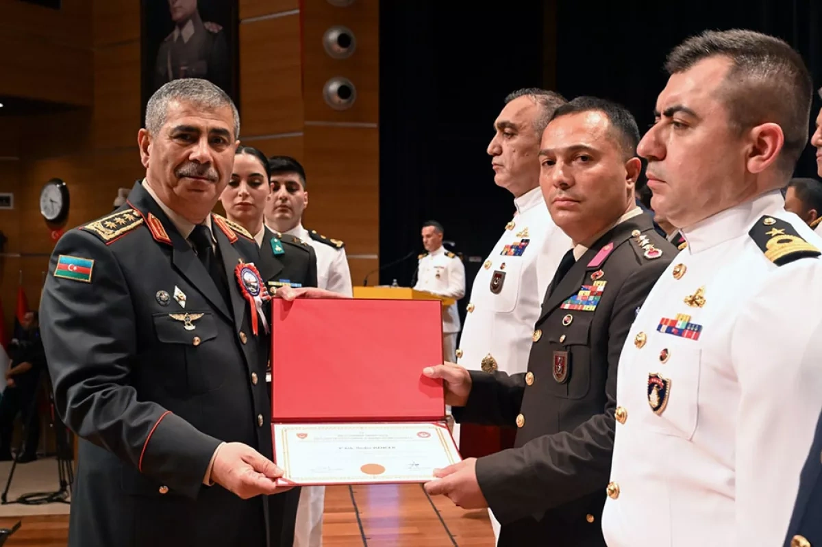 Azerbaijani defence chief visits Türkiye, attends military graduation PHOTO