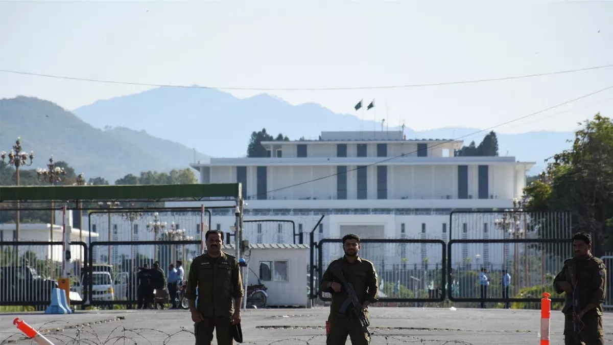 US delegation lands in Islamabad for peace talks