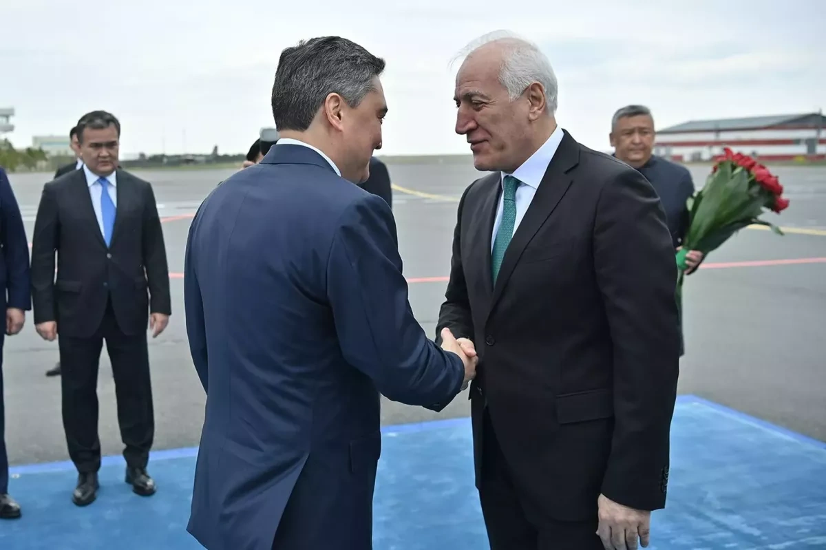 Armenian president lands in Kazakhstan for regional ecological talks PHOTO