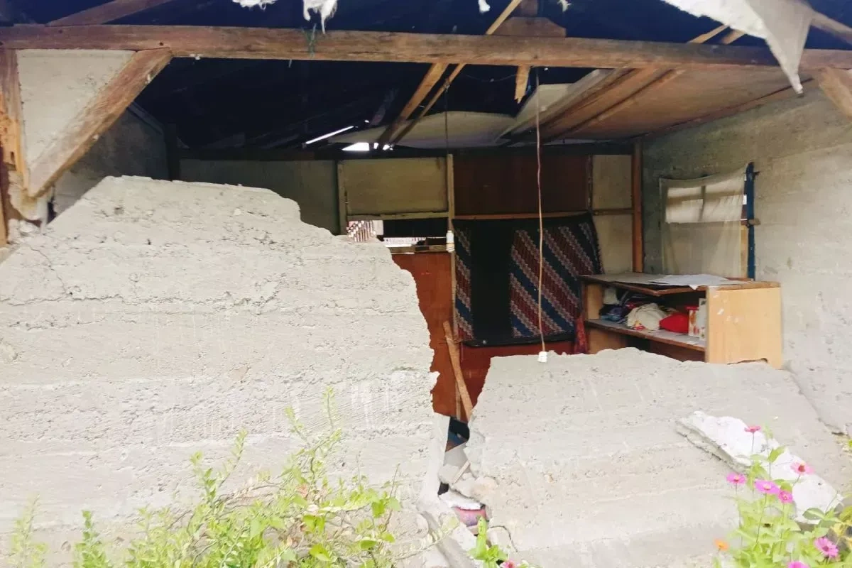 Indonesia quake damages more than 800 homes, leaves one dead