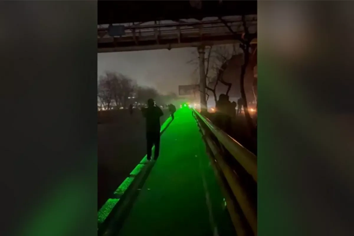 Iranian security forces use green lasers against protesters in Mashhad