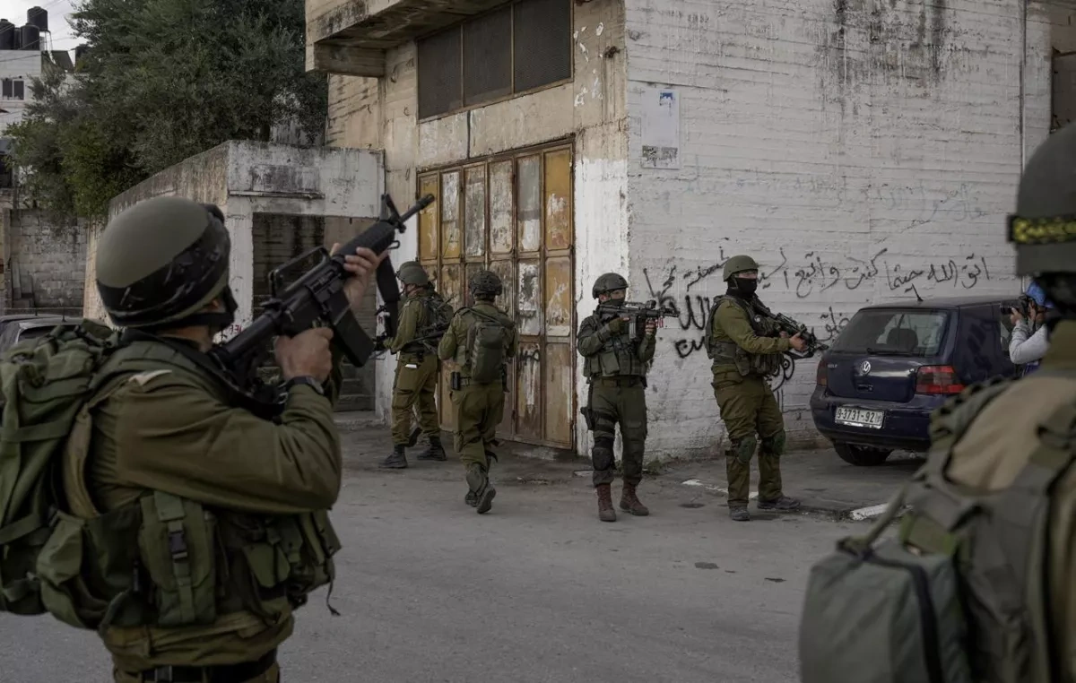 Hezbollah launches missile at house with Israeli soldiers in southern Lebanon VIDEO
