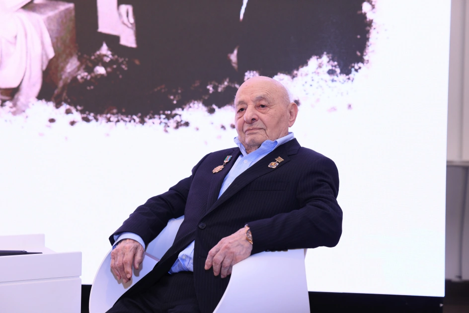 Heydar Aliyev Center hosts youth meeting on “Heydar Aliyev and the Creativity of Omar Eldarov” (PHOTO)