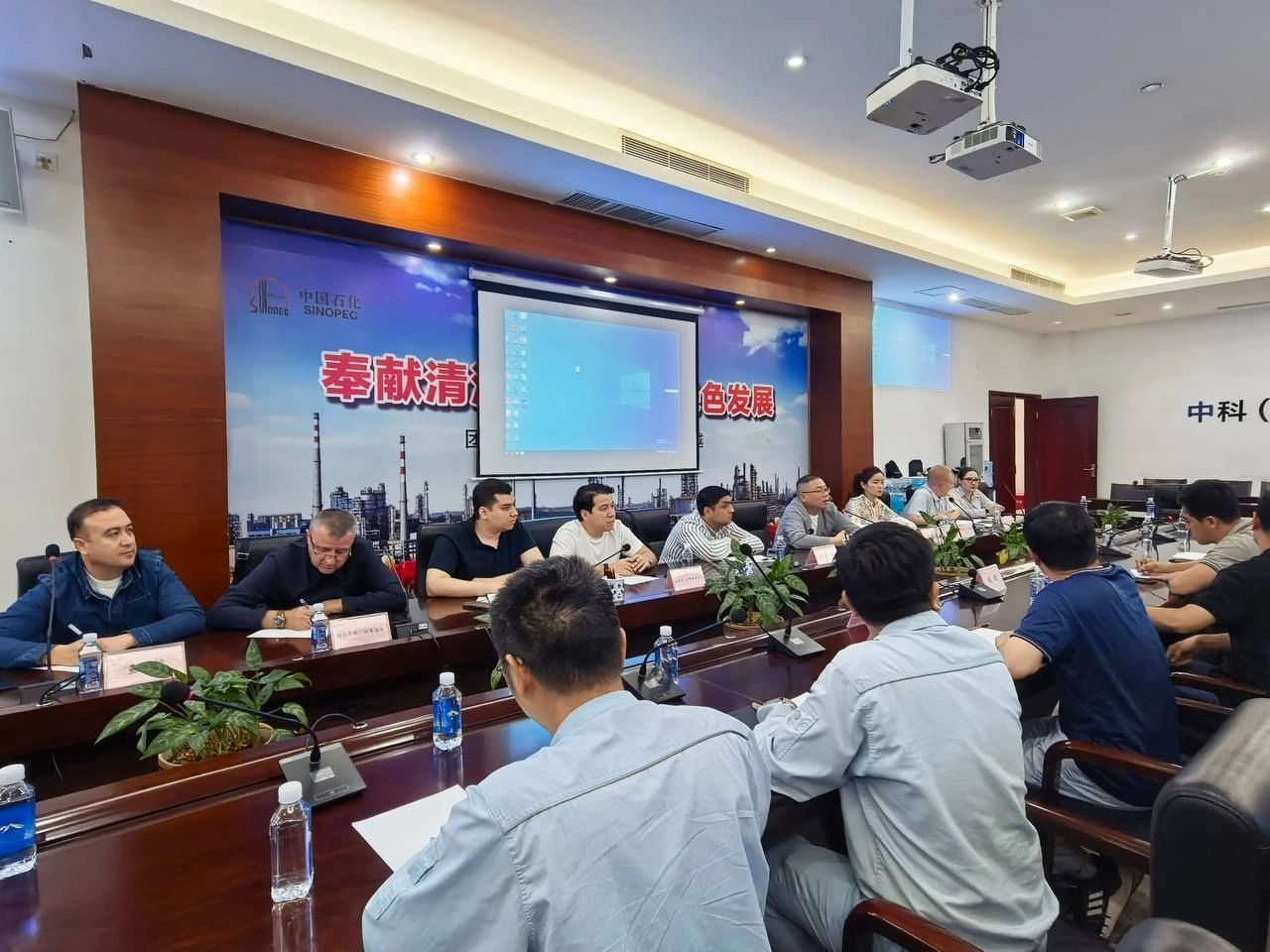 Uzbekneftegaz, Bukhara Refinery explore oil processing in China