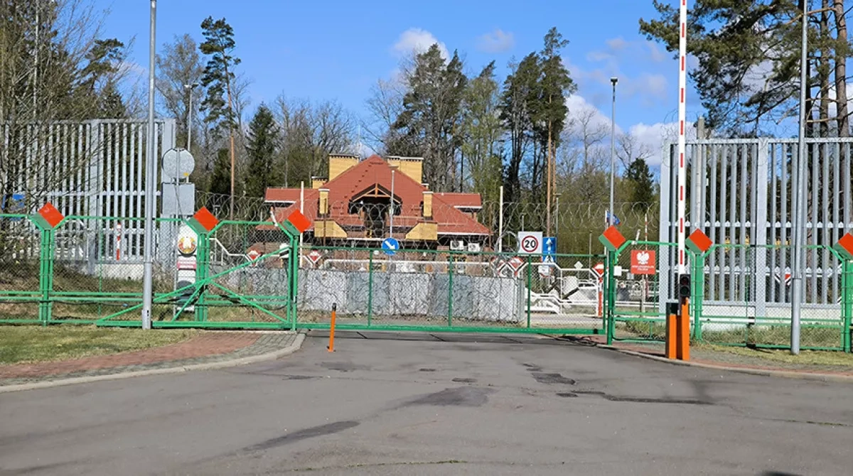 Belarus, Poland conduct prisoner swap on border