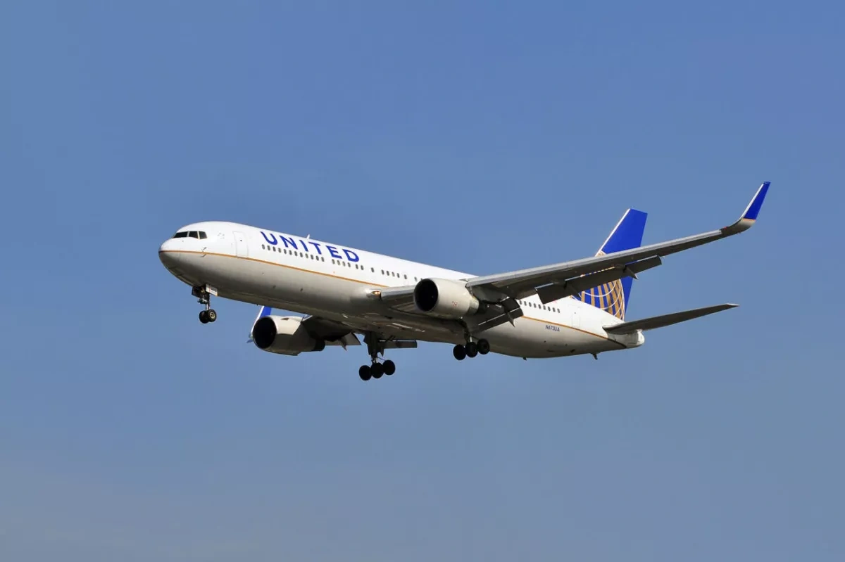 United Airlines flight returns to Washington after engine failure