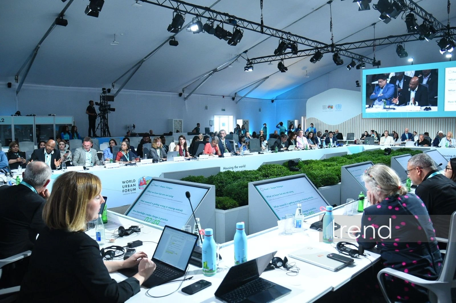 WUF13 hosts international roundtable on “Education and Professional Training” (PHOTO)