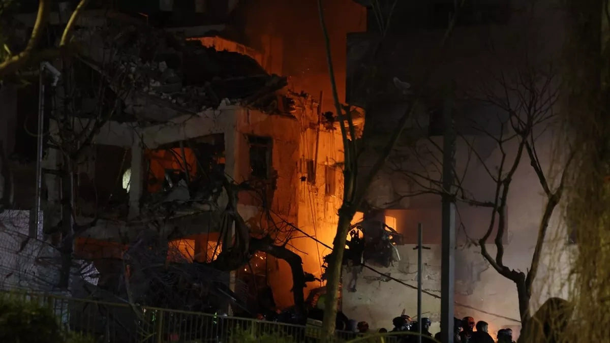 Iran strikes Israeli cities, US in new wave of Operation "True Promise-4"