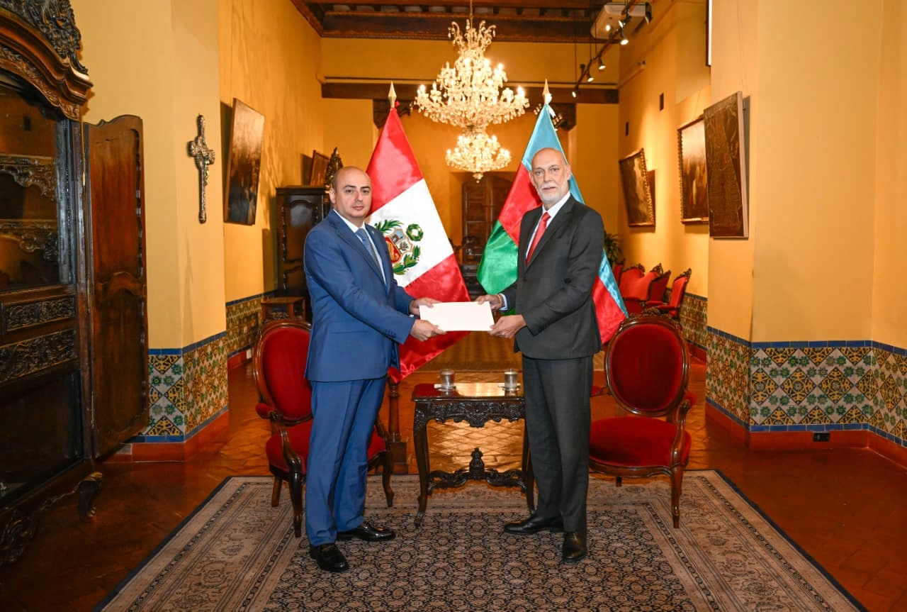 Azerbaijani envoy presents copy of credentials at Peru MFA (PHOTO)