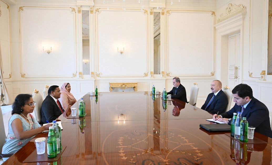 President Ilham Aliyev receives Sri Lanka's Minister of Foreign Affairs, Foreign Employment & Tourism (PHOTO)