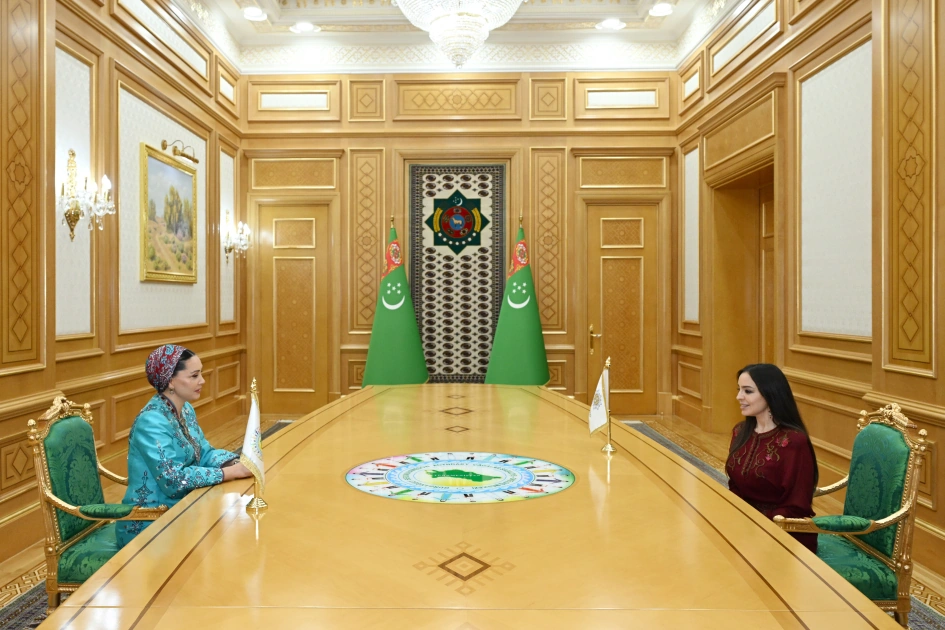 Leyla Aliyeva meets with Oguljahan Atabayeva in Arkadag (PHOTO)