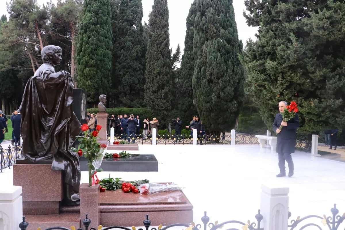 Azerbaijani top officials honour memory of National Leader Heydar Aliyev PHOTO/VIDEO
