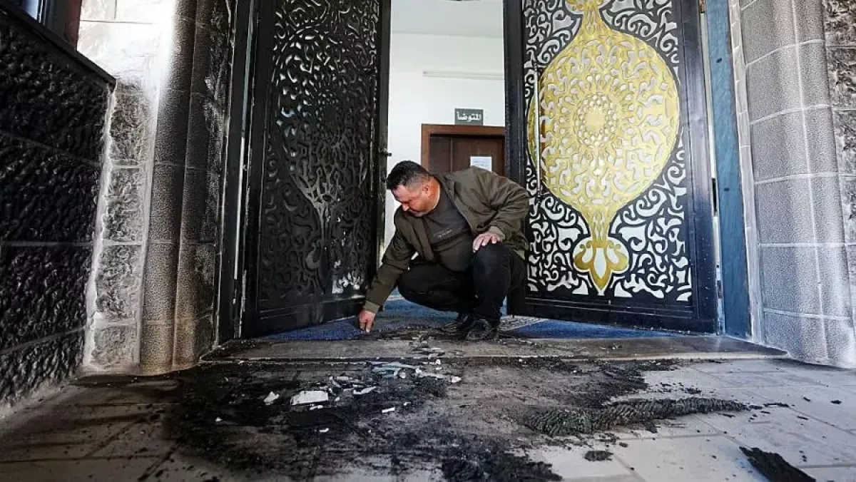Israeli settlers torch Abu Bakr al-Siddiq Mosque in West Bank PHOTO / VIDEO