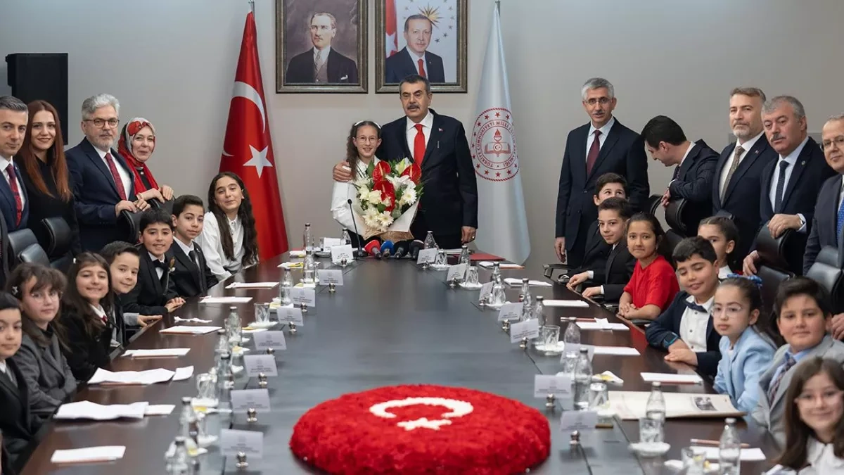 Türkiye marks Children’s Day with symbolic transfer of ministerial duties to student PHOTO