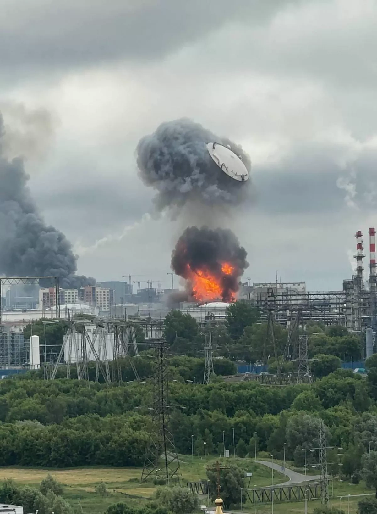 ASTRA: Air defence missile may have caused explosion at Moscow oil refinery PHOTO