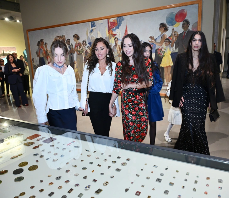 Leyla Aliyeva and Alena Aliyeva attend “ENGRAM” exhibition at Museum of Azerbaijani Painting (PHOTO)