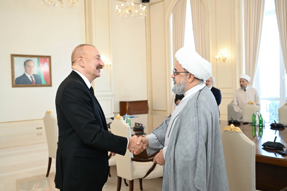 President Ilham Aliyev receives participants of international conferences held in Baku (PHOTO)