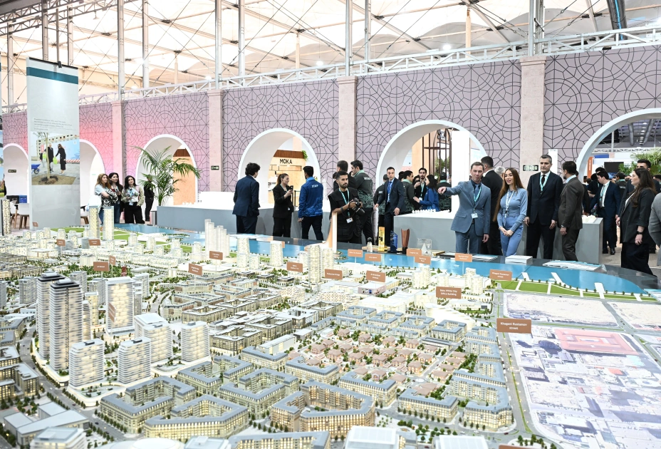 Heydar Aliyev Foundation VP Leyla Aliyeva and Head of Baku Media Center Arzu Aliyeva visit Urban Expo exhibition (PHOTO)