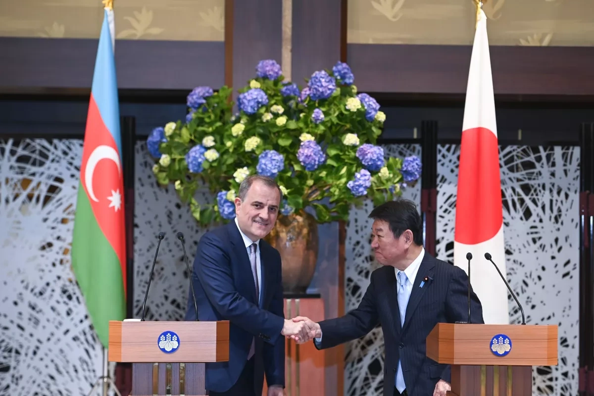 Azerbaijani, Japanese FMs hold joint press conference in Tokyo